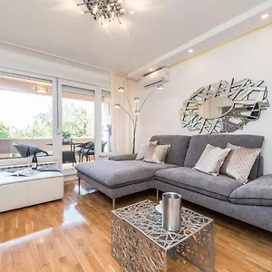 Marina Yacht Apartment
