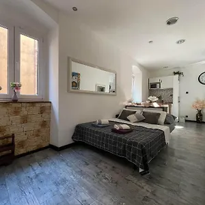 Old Town Center Apartment