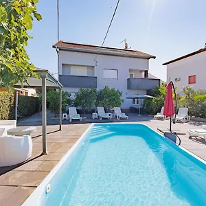 Crowonder Lucky House With Pool And Patio 30 Meters From The Apartment